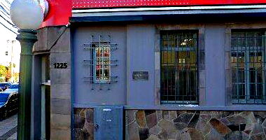 Espaçosa Ex-Agência Comercial Desocupada com 463m² Construídos