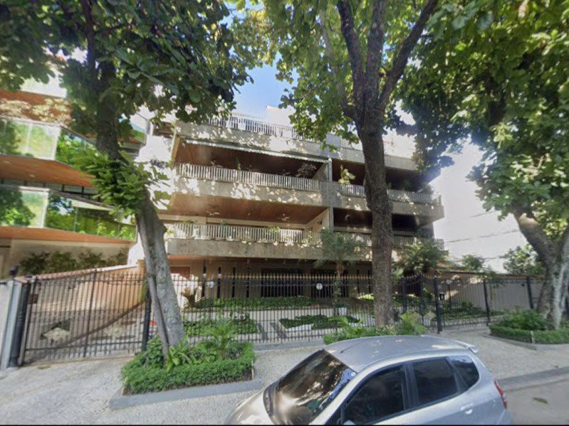 Apartamento 202 em edifício residencial