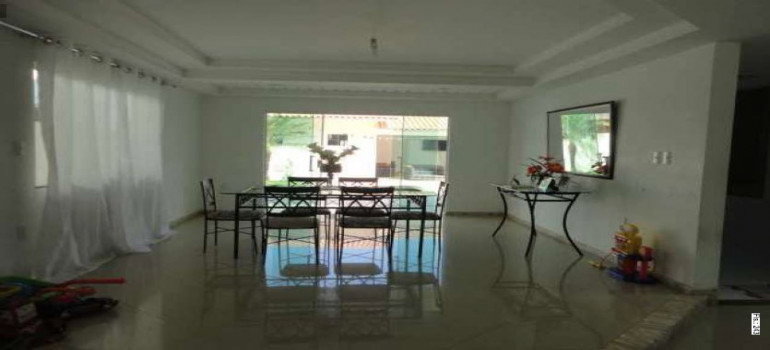 Casa com 360m², 3 quartos, 2 banheiros, ocupada