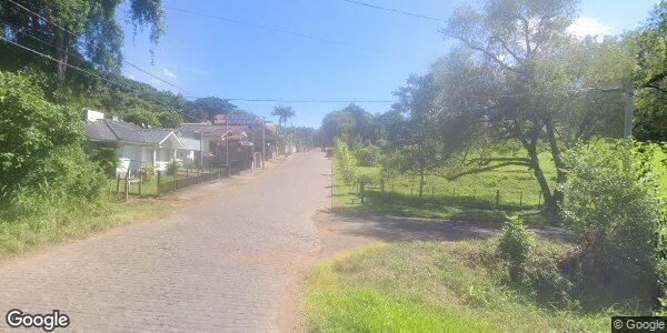 Casa de Alvenaria com Terreno Amplo em Cruzeiro do Sul