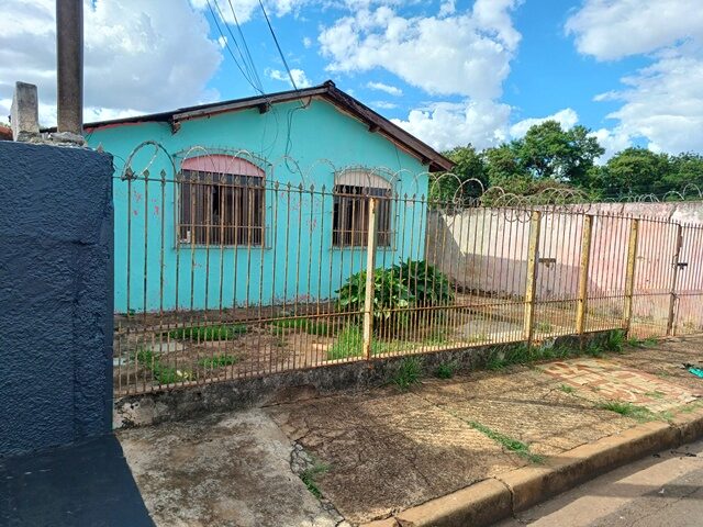 Casa com 61,44 m² em lote de 138,44 m²