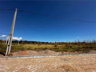 Terreno de 211m² em Loteamento com Potencial de Valorização