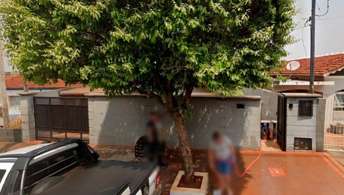 Casa 2 quartos 2 banheiros 111 m² com edícula, desocupada