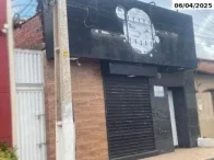 Edificação comercial desativada em terreno de 221 m²