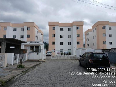 Apartamento com 2 Quartos e Vaga de Garagem em Palhoça