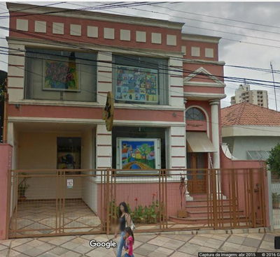 Prédio Comercial com 3 salas, 2 banheiros, garagem e quintal
