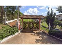 Residência com piscina e edícula em Cotia/SP