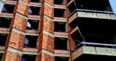 Apto Desocupado com 251m² e 4 Vagas no Real Parque