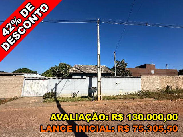 Casa com 2 quartos, varanda, área de serviço e 63m² construída