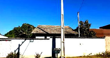 Casa com 2 quartos, varanda, área de serviço e 63m² construída