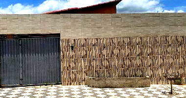 Casa com 2 quartos, 2 banheiros, 2 salas e terraço, 76m² construída