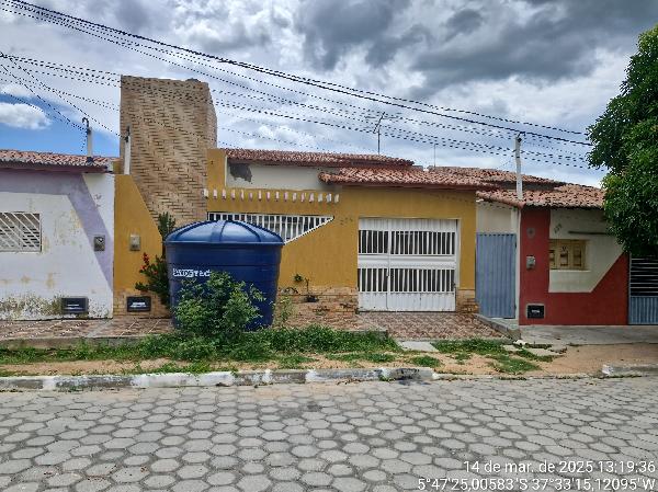 Casa com 2 quartos, 2 banheiros, 1 vaga e 103,6m² construída