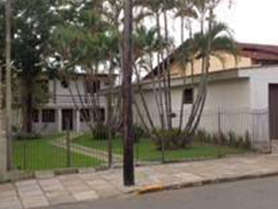 Casa aconchegante com 2 vagas de garagem e 253m² construídos, ocupada