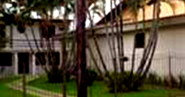 Casa aconchegante com 2 vagas de garagem e 253m² construídos, ocupada