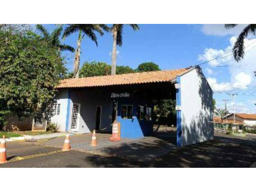 Casa em leilão com 500m² de terreno e 235m² construída