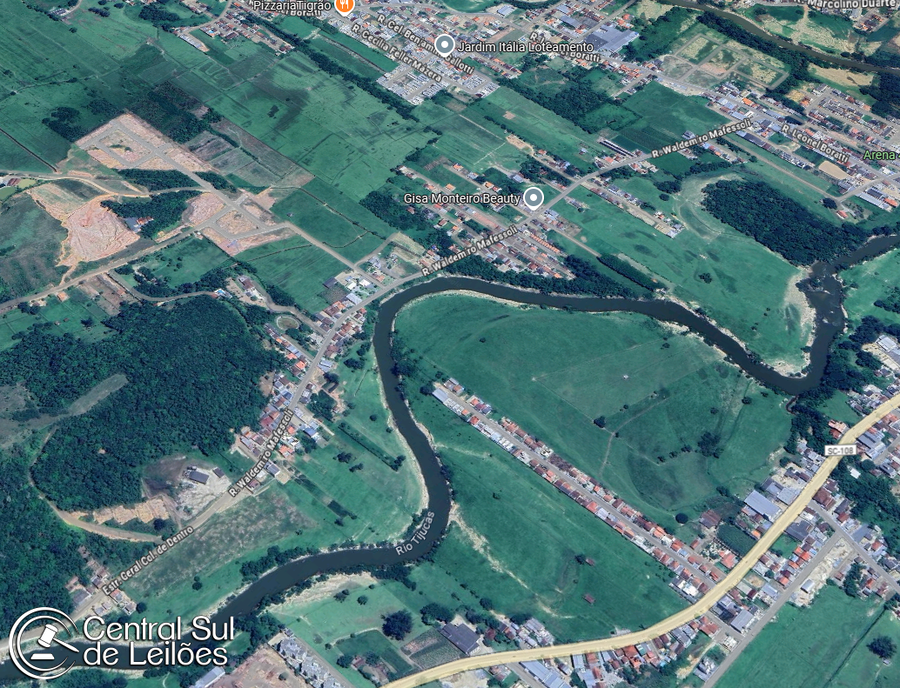 Terreno urbano irregular com 5.338m² e área construída de 159m²