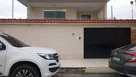 Casa padrão com 6 quartos, 6 banheiros, 1 vaga e 352 m² construída, ocupada