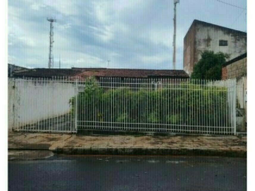 Casa com 2 quartos e 1 banheiro em Monte Carmelo