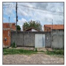 Casa com 3 quartos, 1 banheiro, varanda e 60m² privativos
