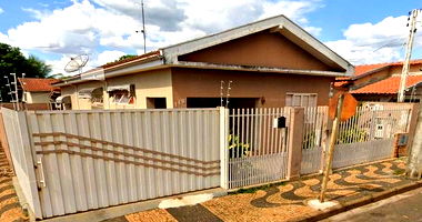 Casa com 3 dormitórios e edícula em Vila Bom Gosto