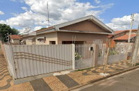 Casa com 3 dormitórios e edícula em Vila Bom Gosto