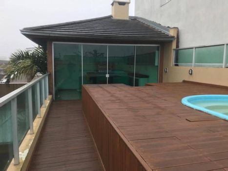 Casa com Piscina 236m² em Canoas-RS | Excelente Localização Próxima à Ulbra e Av. Farroupilha
