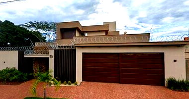 Casa Ocupada com Piscina em Itumbiara/GO