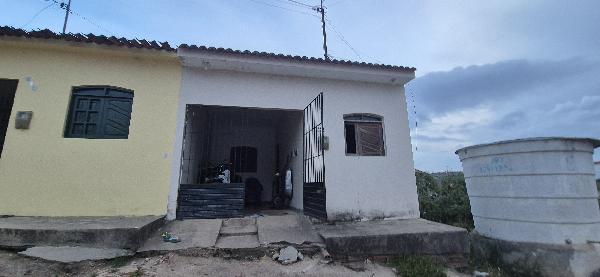 Casa 2 quartos, 1 banheiro, 1 vaga, 58,5m² construída, desocupada