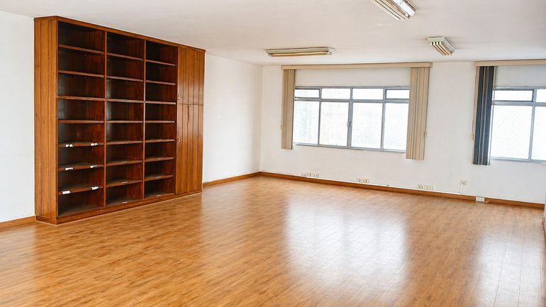 Sala Comercial Ampla no Edifício Goiás - Centro de Curitiba