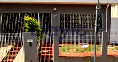 Prédio residencial com terreno de 250m², 10x25m, desocupado