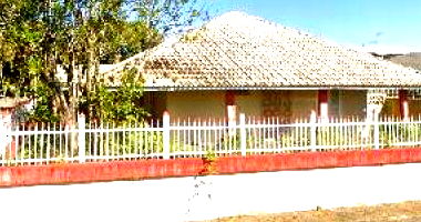 Casa 98,6m² com terreno amplo 412,5m² - Desocupada