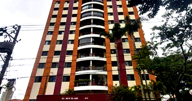 Apartamento ocupado com 3 vagas e 205 m² construídos