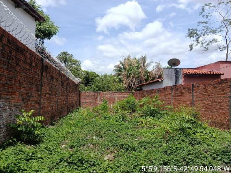 Casa com 2 quartos, 1 vaga de garagem, 69,65m², ocupada