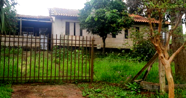 Casa com 3 quartos, 1 banheiro, 143,40m² construída, desocupada