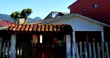 Casa com 114m² construída e terreno de 253m², imóvel ocupado