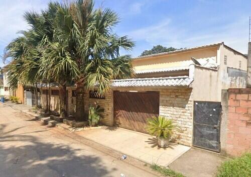 Casa com 2 quartos, 3 banheiros e 3 vagas de garagem