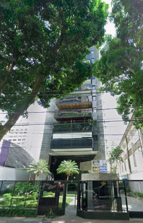 Apartamento com 3 vagas de garagem e 251,41m² de área privada