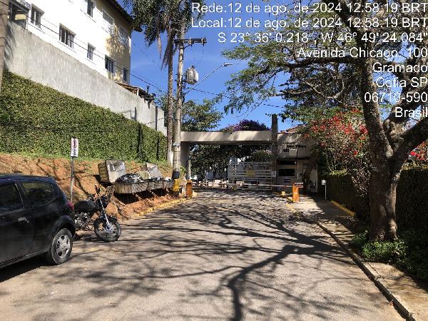 Casa com 4 Quartos e 1 Vaga em Cotia - Desocupada