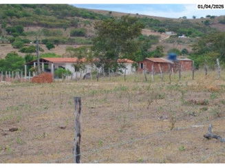 Sítio com 43,64ha, casa habitável e benfeitorias, desocupado