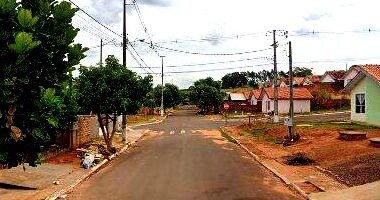 Casa com 1 quarto, banheiro, sala, cozinha e 1 vaga de garagem