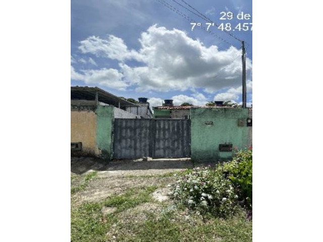 Casa com 2 quartos, 2 banheiros e 1 vaga de garagem