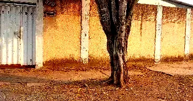 Casa em leilão com 450m² de terreno e 178m² construída