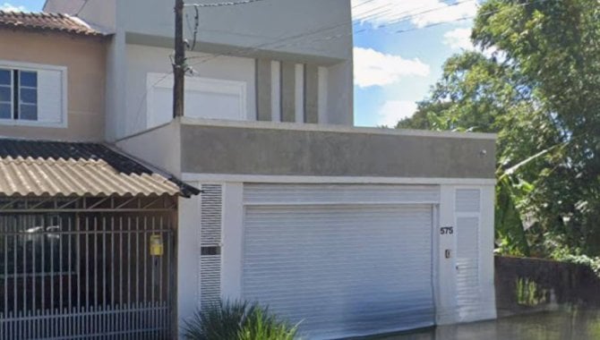 Casa em Condomínio com 3 quartos, 1 banheiro e 1 vaga de garagem