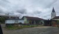 Casa com 130m² em terreno de 360m², 2 quartos, 1 banheiro, desocupada