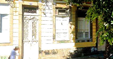 Prédio comercial com contrato de locação ativo