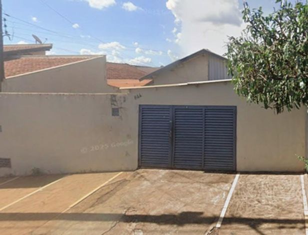 Casa com 2 dorms, 48m² construídos em 200m² de terreno