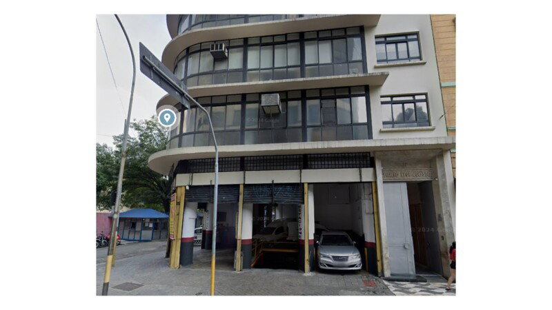 Salão comercial de 76m² com 2 banheiros