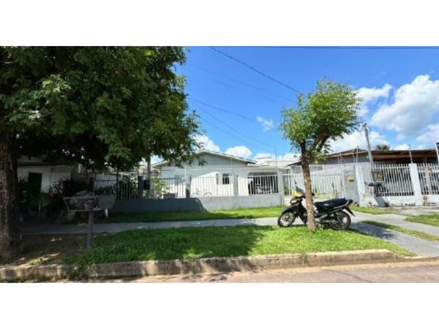 Casa com 3 quartos, 2 banheiros, 173m² construídos, ocupada