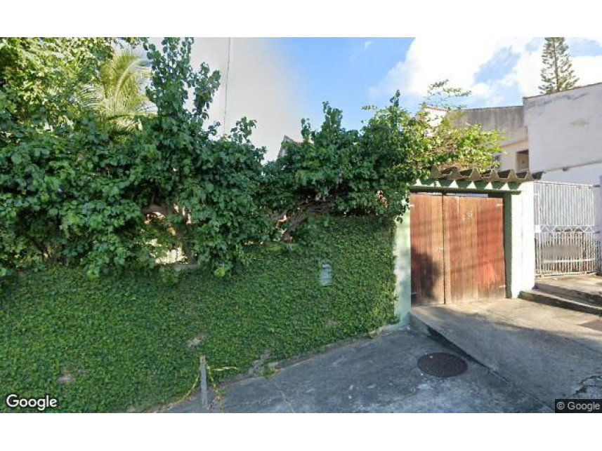 Casa ocupada com 4 quartos e 441 m² construídos
