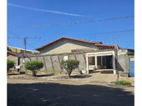 Casa de alto padrão com 380m² construídos em terreno de 700m² em Edéia/GO